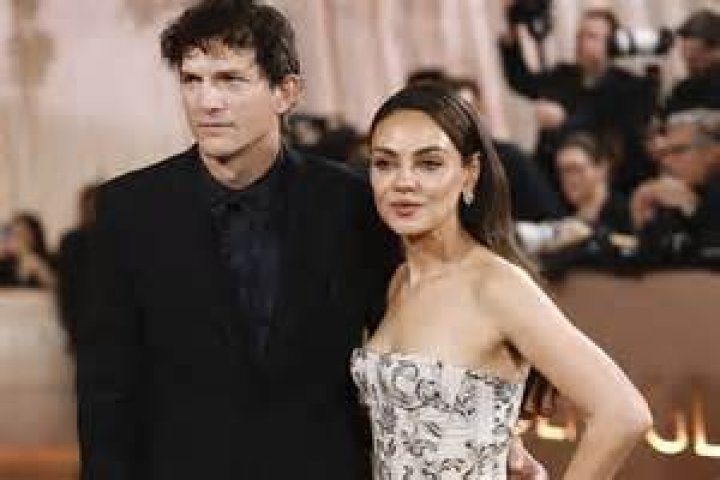 Ashton Kutcher Supports Mila Kunis & Ukraine After Russia Attacks – Hollywood Life