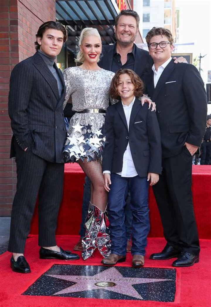 Blake Shelton Makes Gwen Stefani Cry at Walk of Fame Ceremony: Video – Hollywood Life