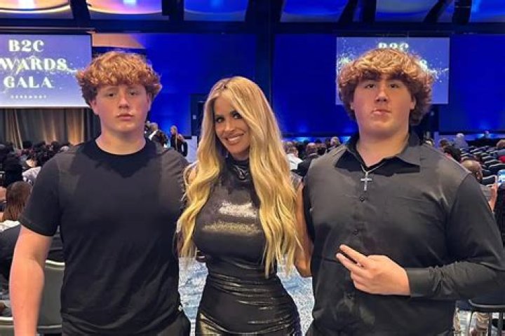 ‘Don’t Be Tardy’ Preview: Kim Zolciak’s Son Jokes That Her ‘Weave Will Fall Off If She Goes In The Ocean