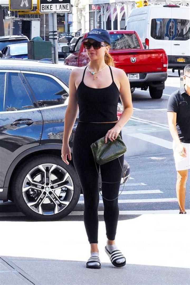 Jennifer Lawrence’s Go-To Slide Sandals Are Currently On Sale For Just $15