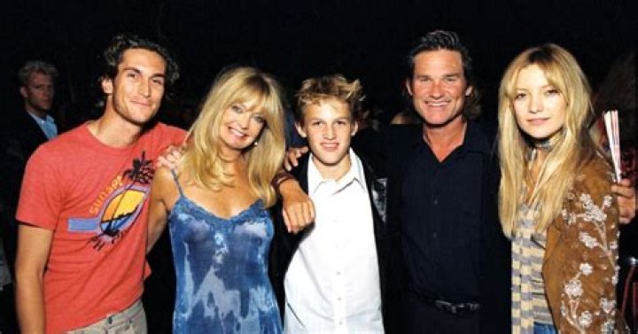 Kate Hudson’s Siblings: All About Her Brother Oliver, Her Estranged Sister & More