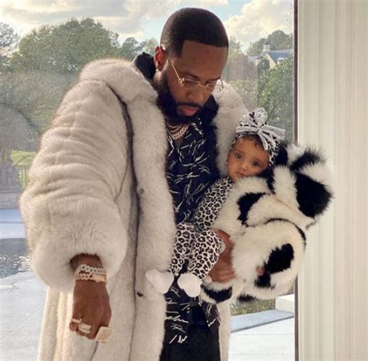 Safaree Samuels & Daughter, 9 Mos., Twin In Fur Coats As He Shows Her Off In Rare Photo — Cute Pic