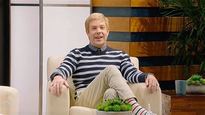 Jason Sudeikis Hilariously Spoofs Ellen DeGeneres On ‘SNL’ With ‘Mellen’ — Watch