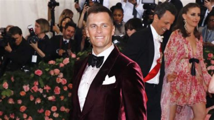 Tom Brady Attends Patriots Owner’s Wedding Without Gisele Bundchen – Hollywood Life