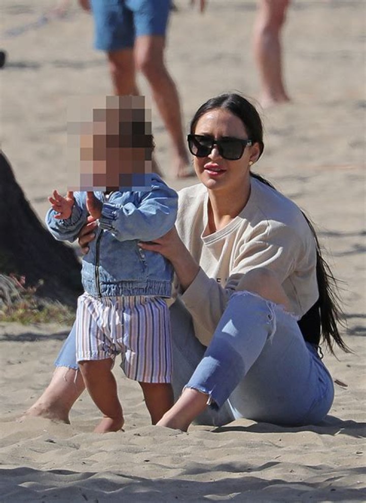 Tristan Thompson’s Son Theo Beach With Mom: Photos – Hollywood Life